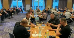 Neue Finalisten und alte Bekannte Wir begrüßen brut8899(2207 Punkte), walddachs (2173 Punkte) und mitvieren31 (2103 Punkte), die auch dieses Jahr wieder beim großen Skat Masters Finale in Berlin mit dabei sind. Nur noch wenige Turniere sind zu spielen! Wir wünschen Gut Blatt für die restlichen Qualifikationsturniere!